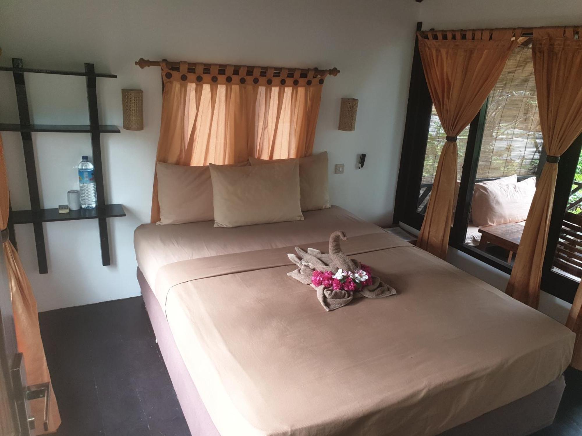 Ana Warung & Bungalows Gili Meno Exterior photo